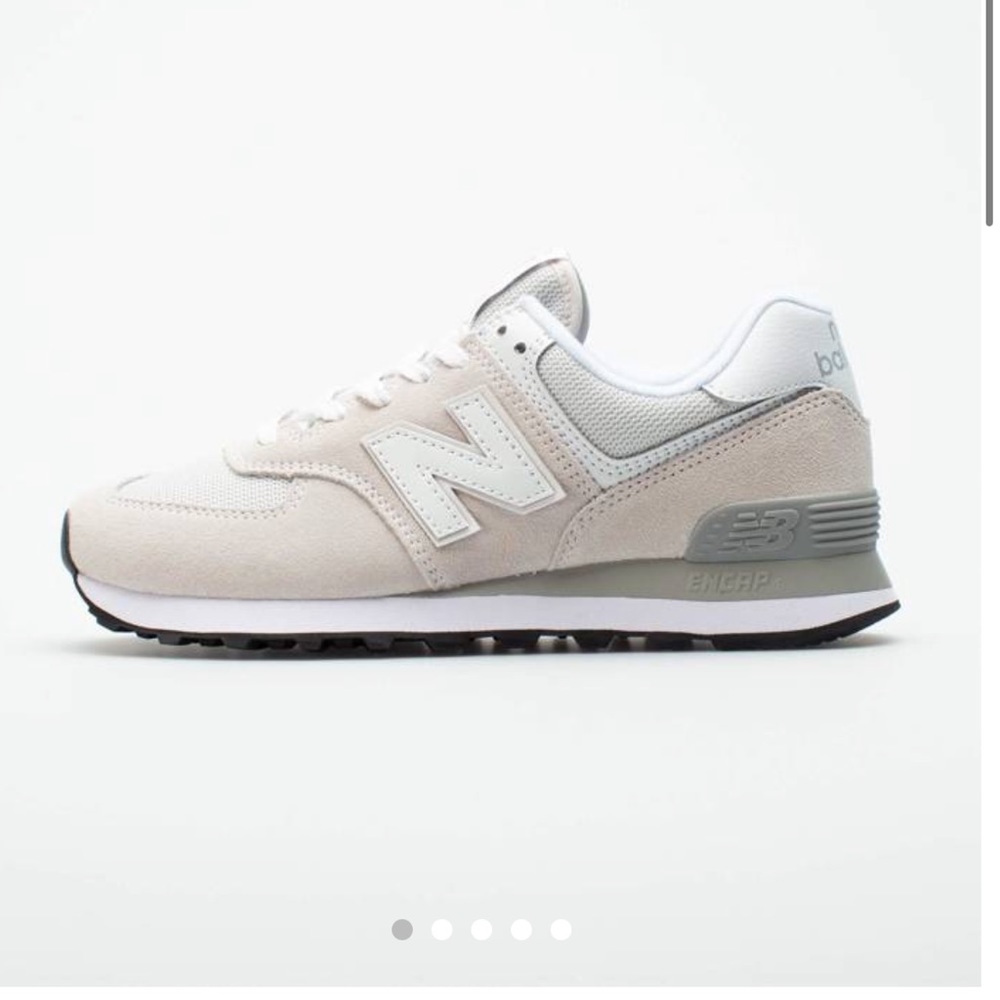 New Balance classic WL574EW Womens 6.5 Sneakers Never Worn